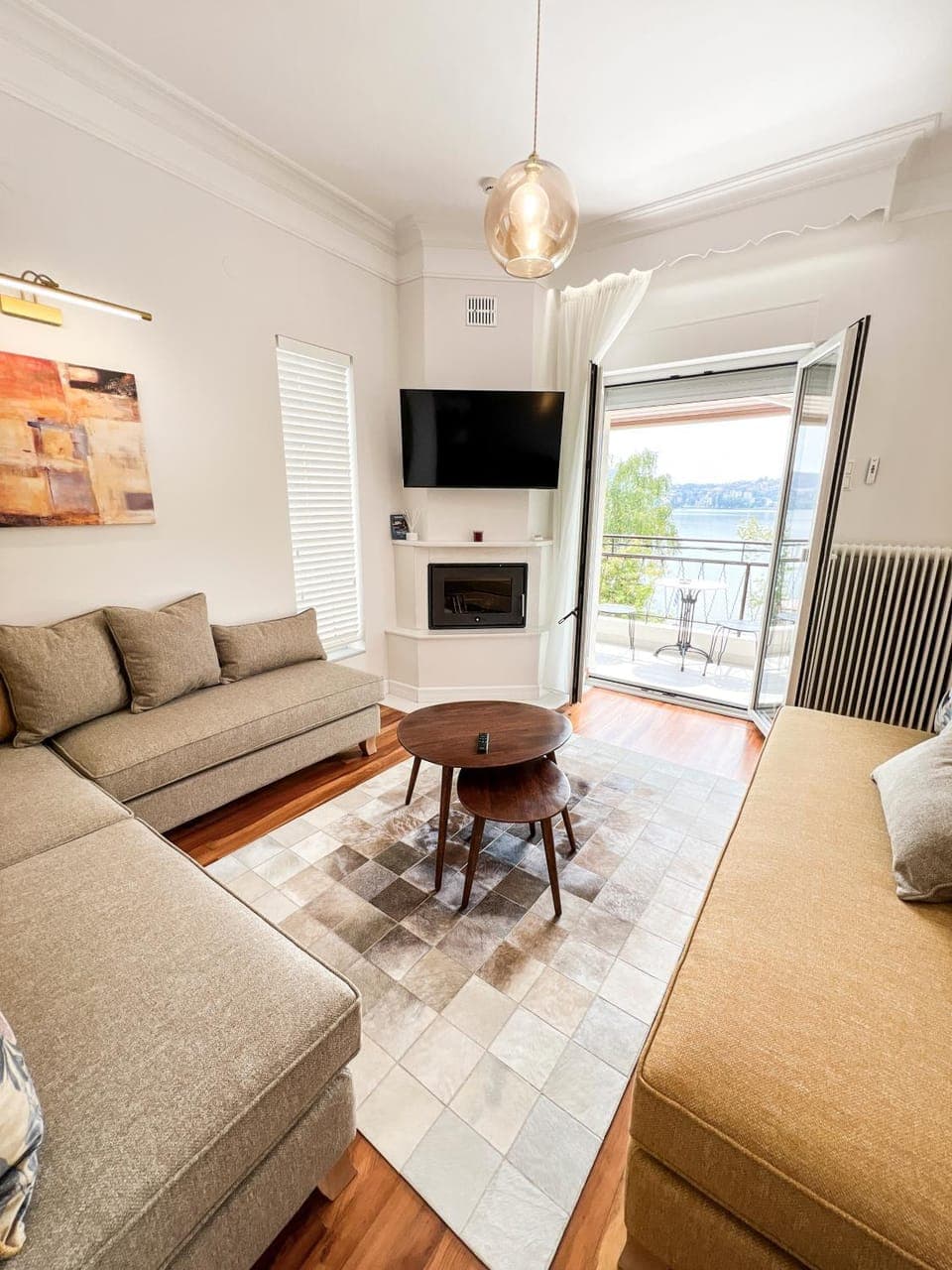 TV and multimedia, Balcony/Terrace, Living room, Seating area, Lake view, fireplace