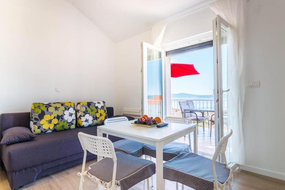 View (from property/room), Balcony/Terrace, Living room, Seating area, Dining area, Sea view