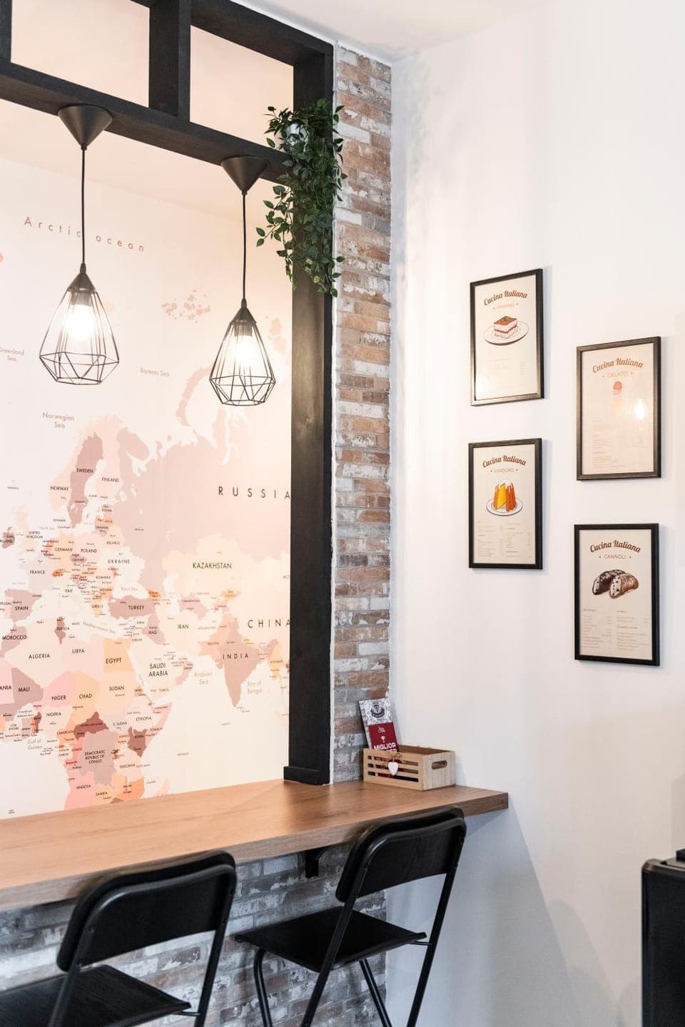 Seating area, Dining area