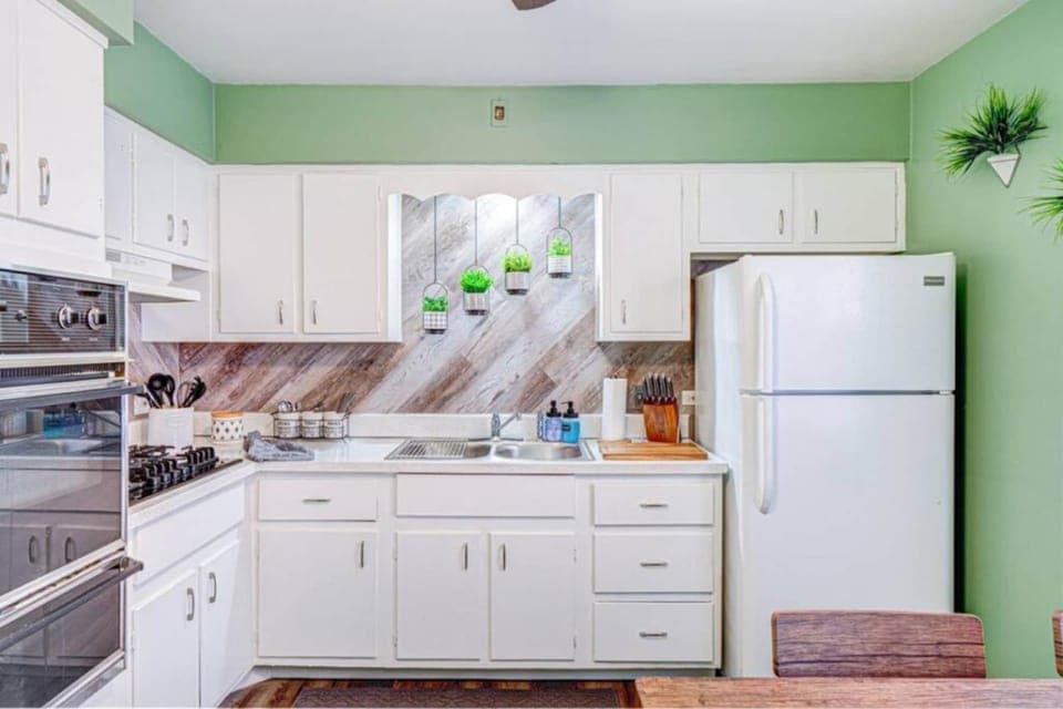 2BR Near OHare Oak Park Coffee Nook Apartment in Elmwood Park