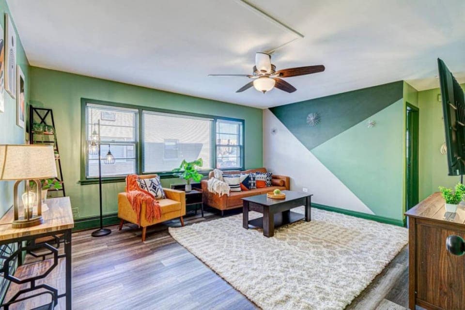 2BR Near OHare Oak Park Coffee Nook Apartment in Elmwood Park