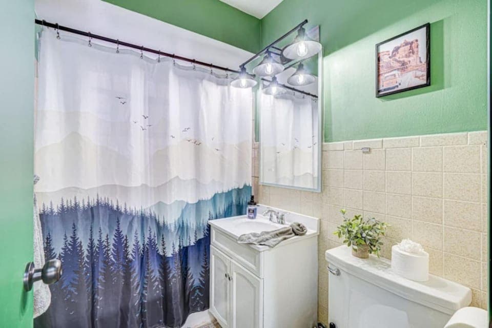 2BR Near OHare Oak Park Coffee Nook Apartment in Elmwood Park