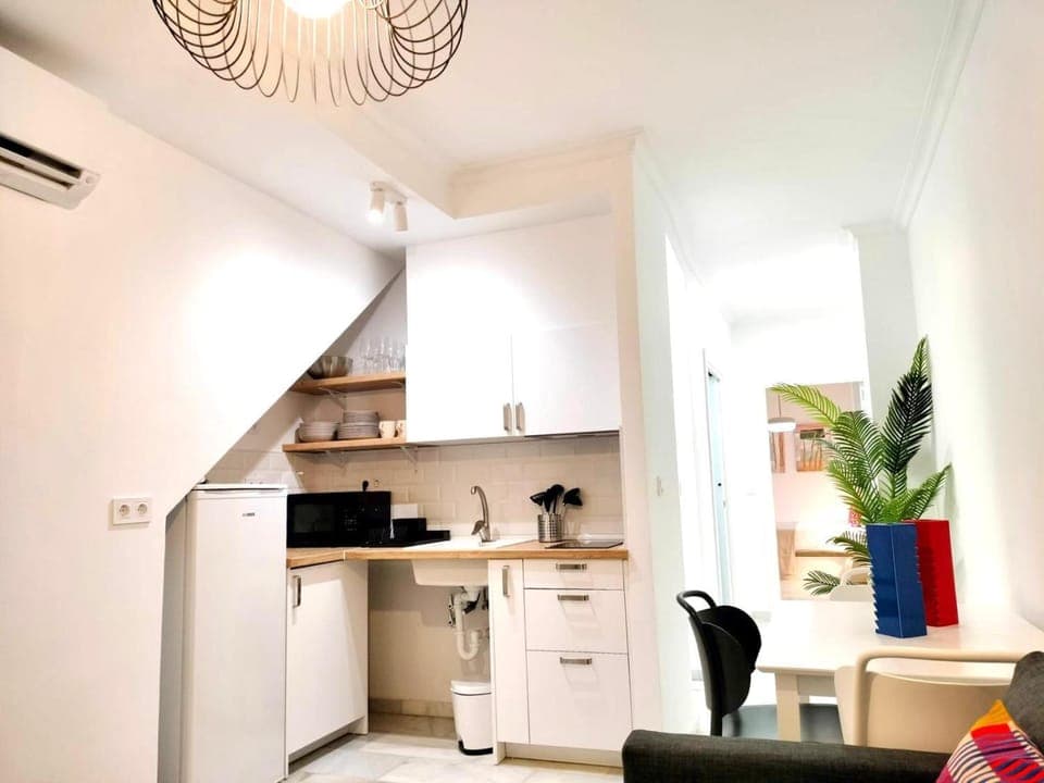 Kitchen or kitchenette, Dining area, internet, internet, stove, air conditioner, air conditioner