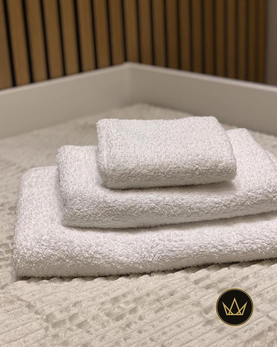 Bedroom, towels