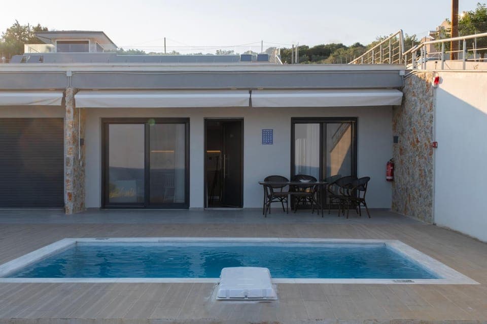 Patio, Pool view, Swimming pool