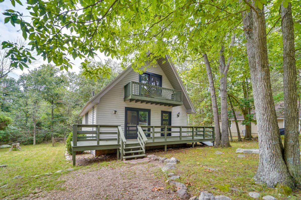 1 Mi to Massanutten Resort: Mtn-View Cabin Cabin in Massanutten
