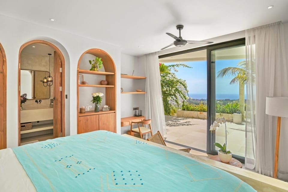 Natural landscape, Photo of the whole room, Bedroom, Sea view