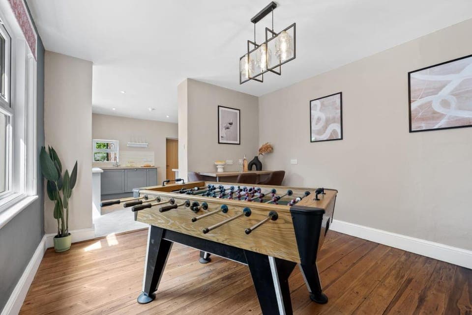 Game Room, Entertainment