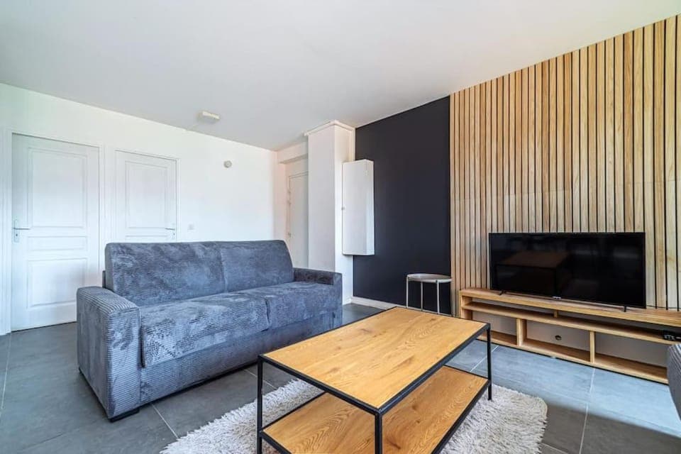 TV and multimedia, Living room, Seating area