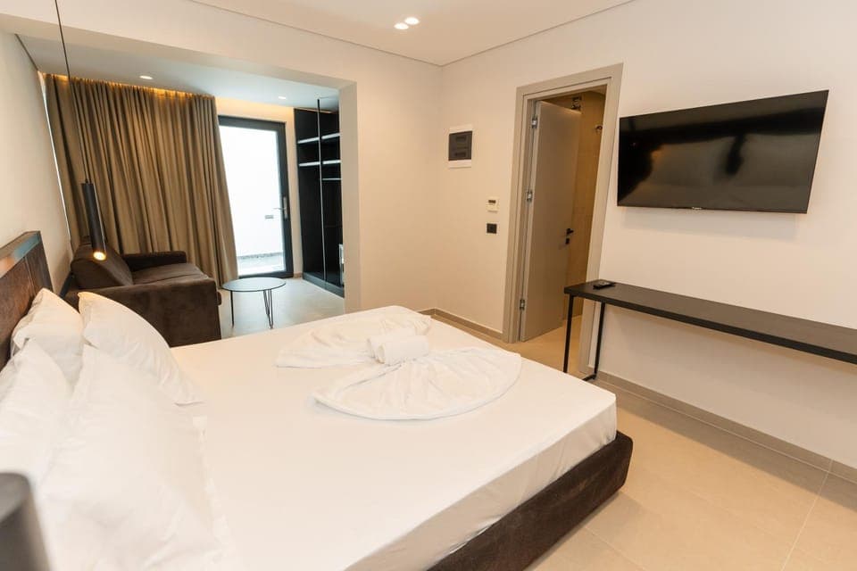 Photo of the whole room, Bedroom