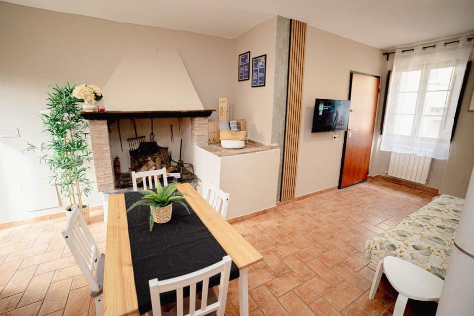 Living room, Dining area, fireplace