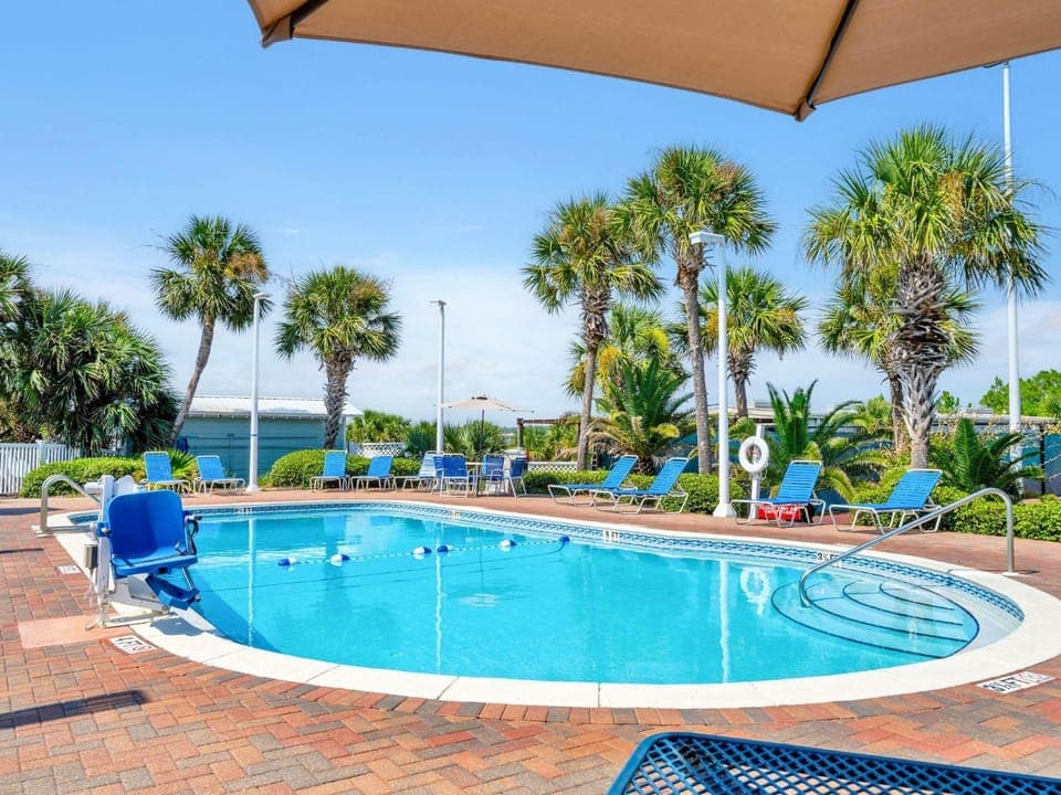 Pinnacle Port A-305 House in Sunnyside