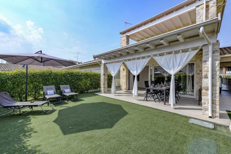 Property building, Facade/entrance, Off site