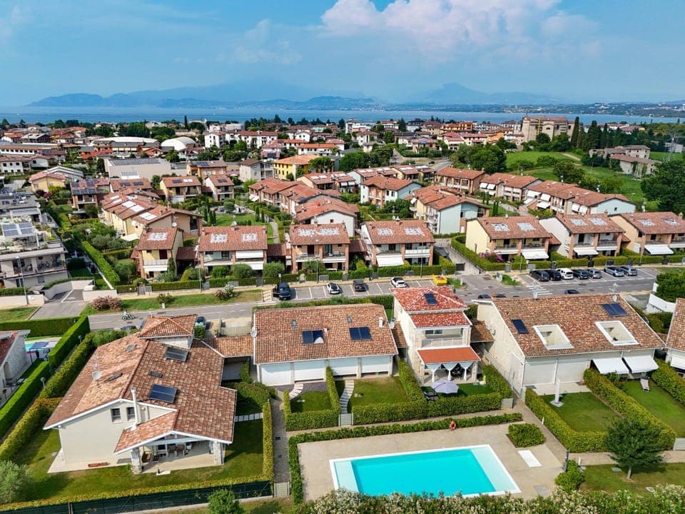 Property building, Facade/entrance, Off site