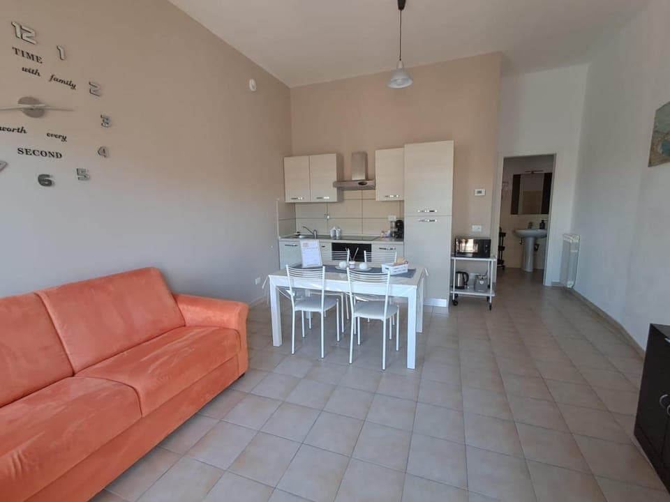 Living room, Dining area, heating