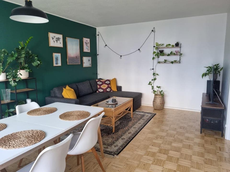 Living room, Seating area, Dining area