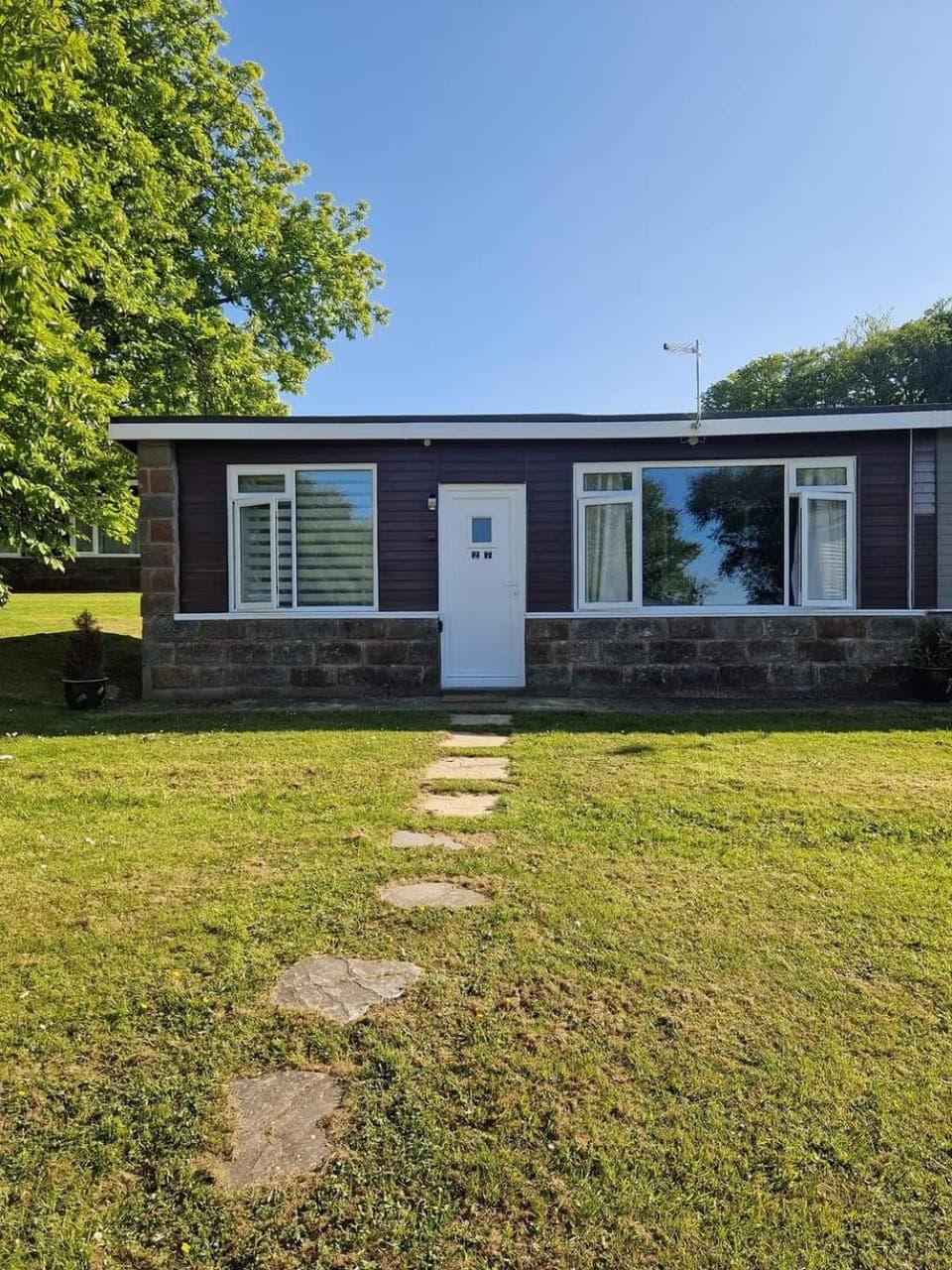 Property building, Spring, Day, Natural landscape, Garden, Garden view, Location