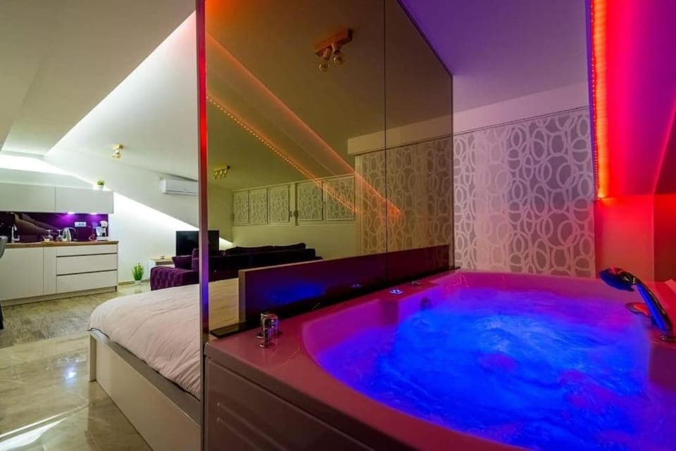 Hot Tub, Bathroom, Bath