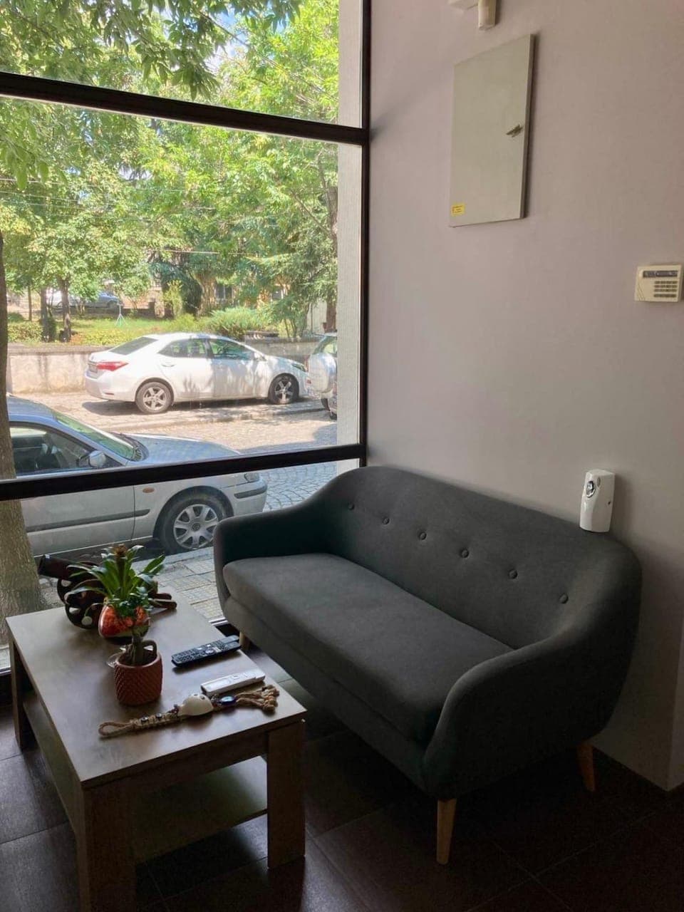 Communal lounge/ TV room, Living room, Decorative detail, Seating area, Parking