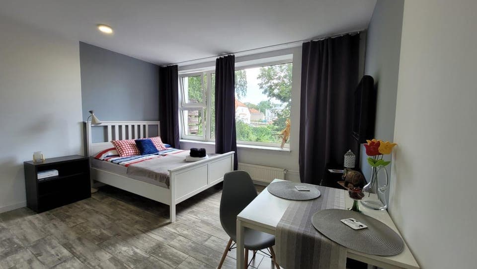 Bed, Photo of the whole room, Bedroom, towels