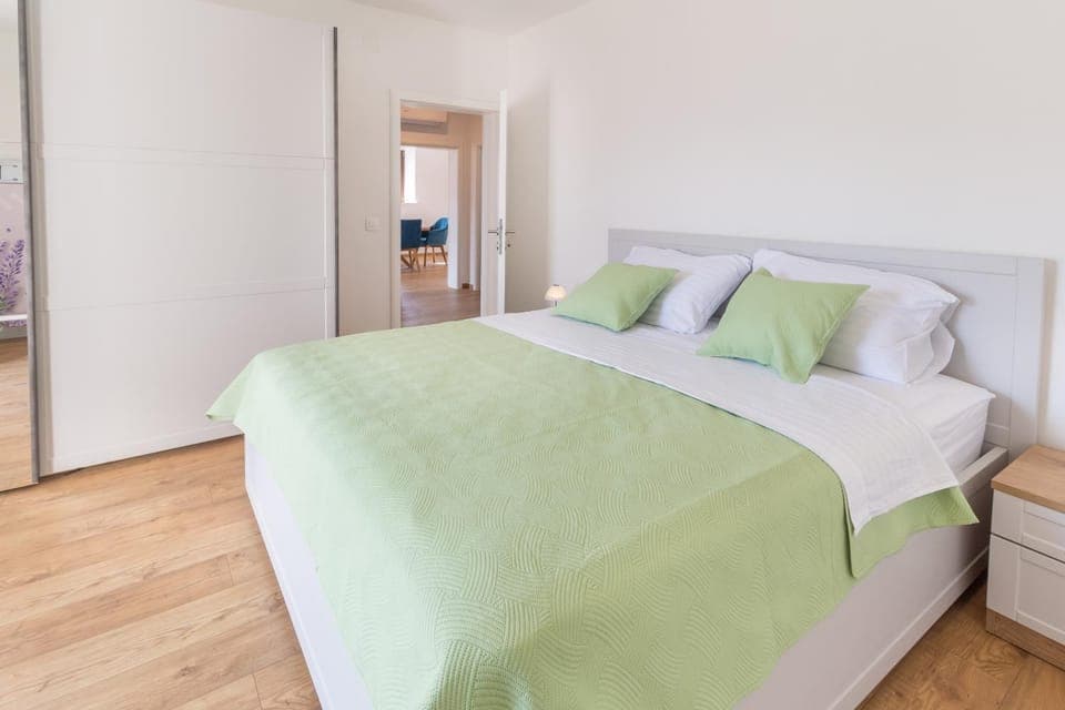 Bed, Bedroom, wardrobe