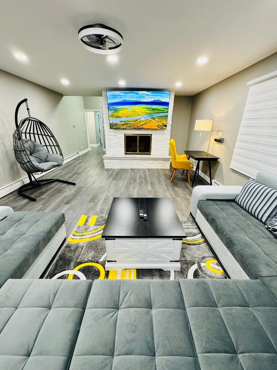 Communal lounge/ TV room, TV and multimedia, Living room, Seating area, Evening entertainment