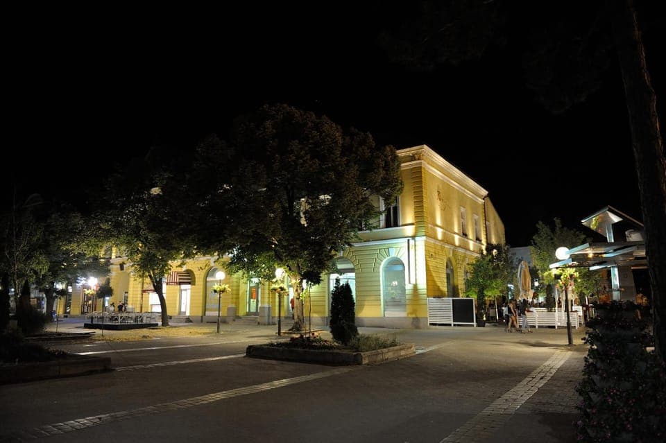 Property building, Neighbourhood, Street view