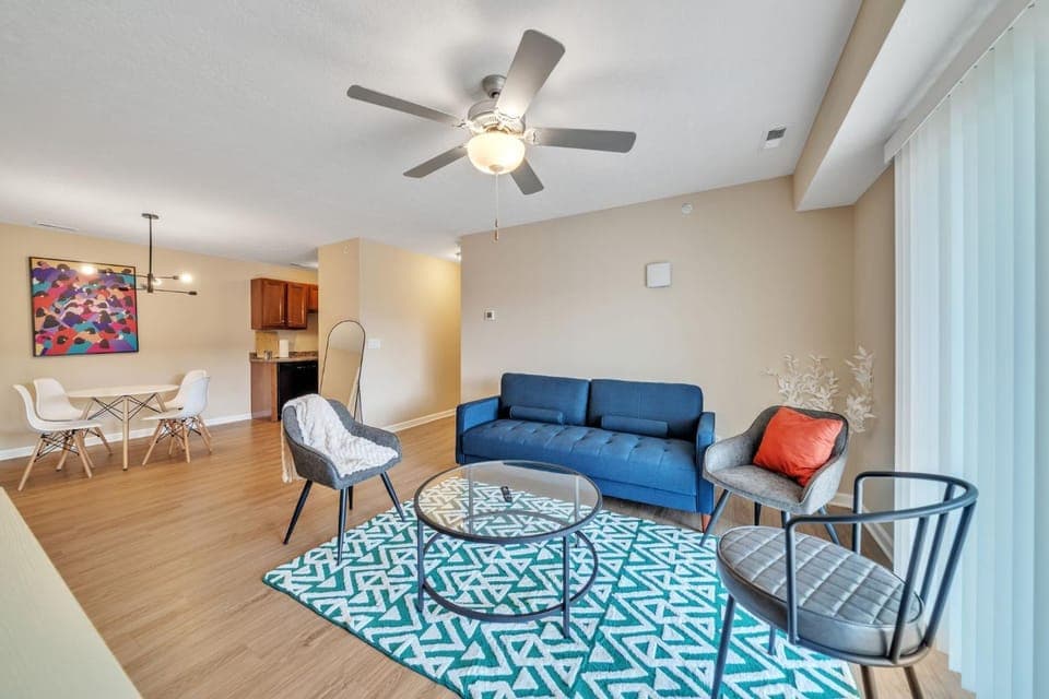 Stonecrest 701, 2Bd Apt I Free Parking I Pool Apartment in New Albany