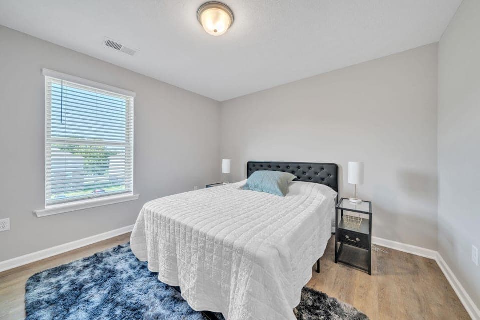 Stonecrest 712, 2Bd Apt I Free Parking I Pool Apartment in New Albany