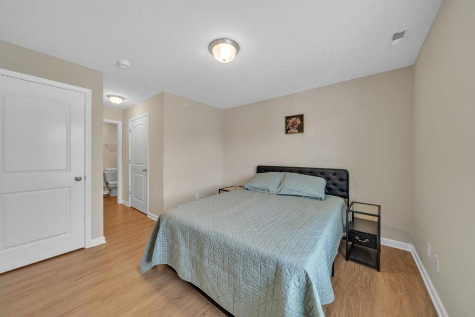 Stonecrest 822, 2Bd Apt I Free Parking I Pool Apartment in New Albany