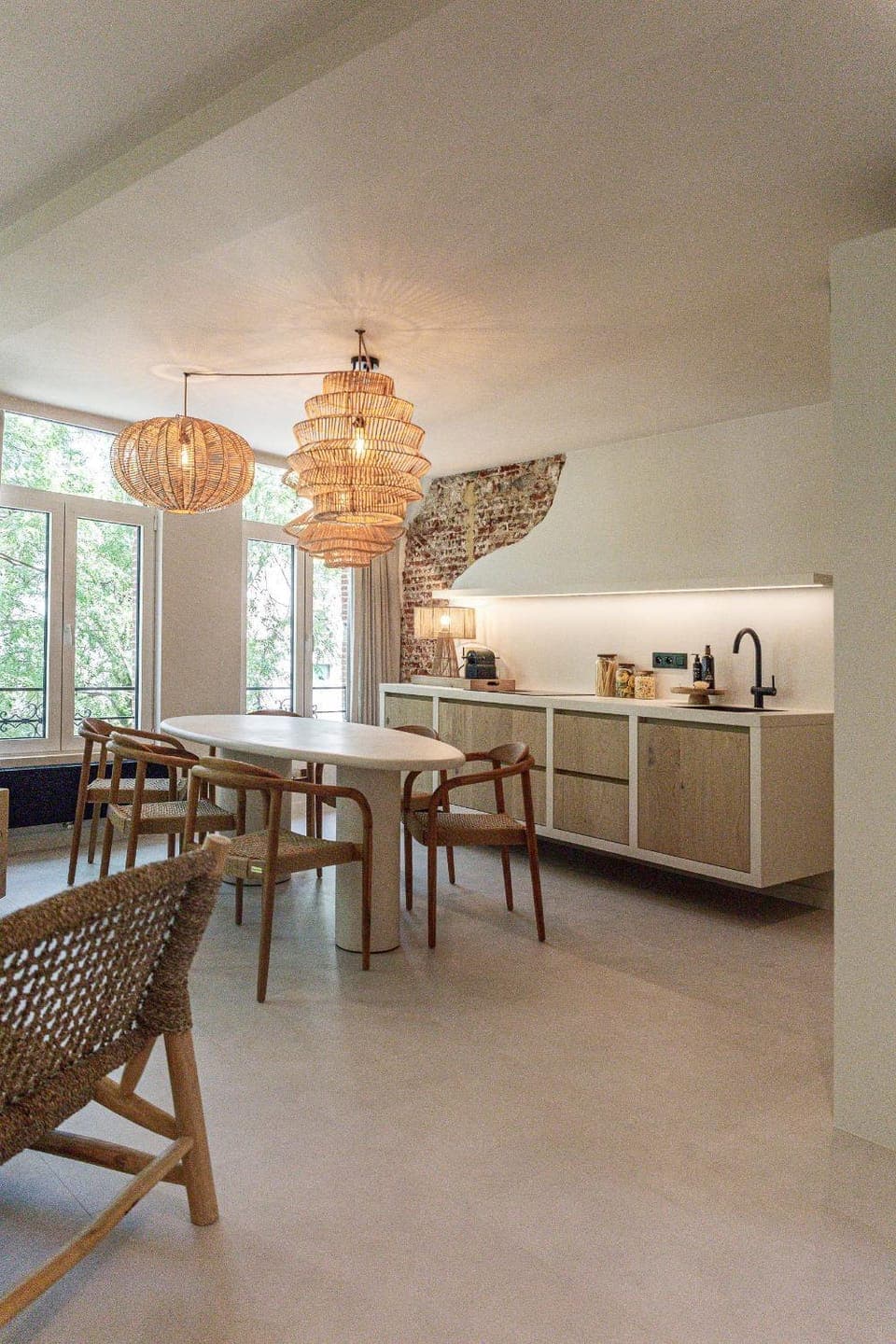 Kitchen or kitchenette, Dining area