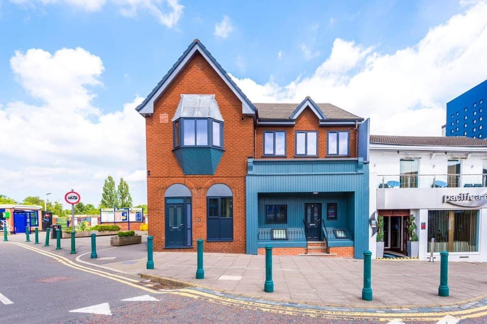 Property building, Street view, Location
