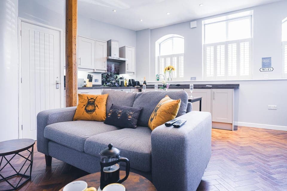 Kitchen or kitchenette, Seating area, Dining area