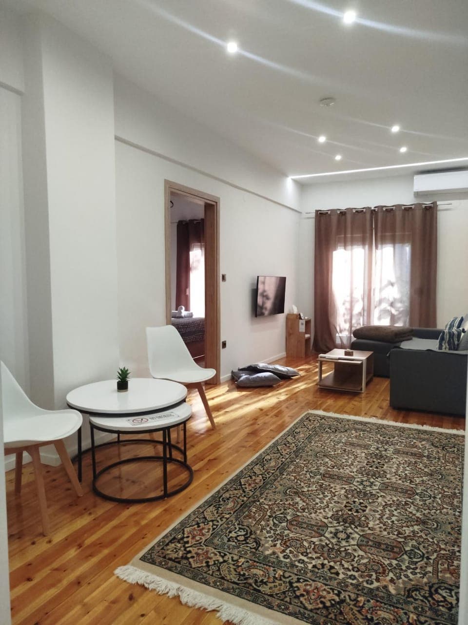 TV and multimedia, Living room, Seating area, air conditioner