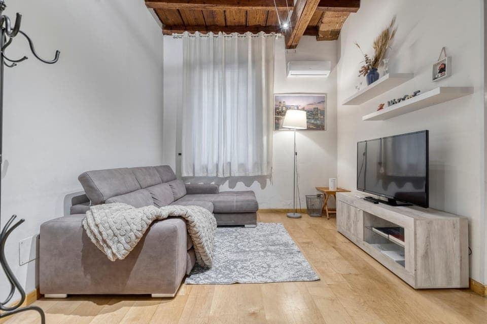 Communal lounge/ TV room, TV and multimedia, Living room, Seating area, Evening entertainment, air conditioner