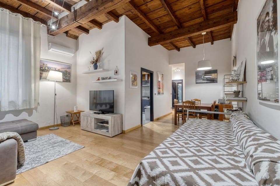 TV and multimedia, Seating area, Dining area