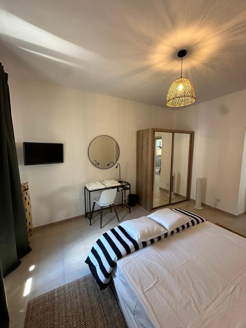 Bed, TV and multimedia, Bedroom, wardrobe