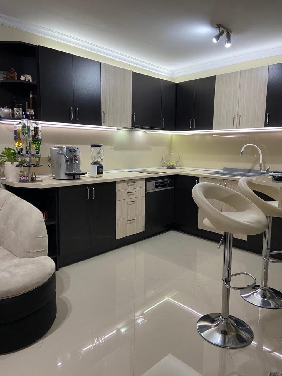 Kitchen or kitchenette, Seating area, Dining area, minibar