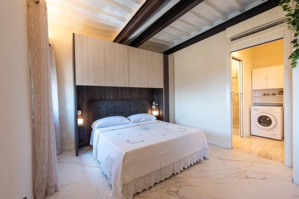 Bed, Bedroom, washing machine