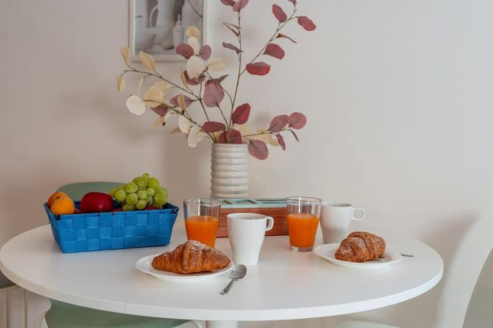 Food and drinks, Food, Breakfast, Continental breakfast, Drinks