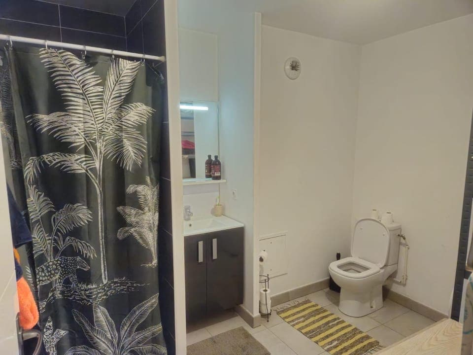 Shower, Toilet, Bathroom