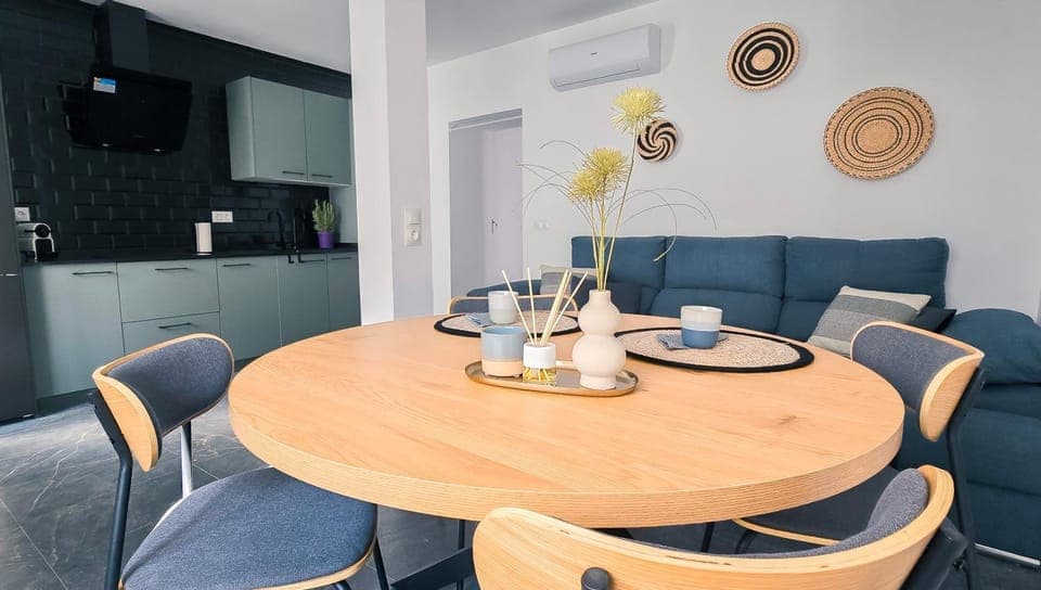 Communal lounge/ TV room, Kitchen or kitchenette, Living room, Seating area, Dining area