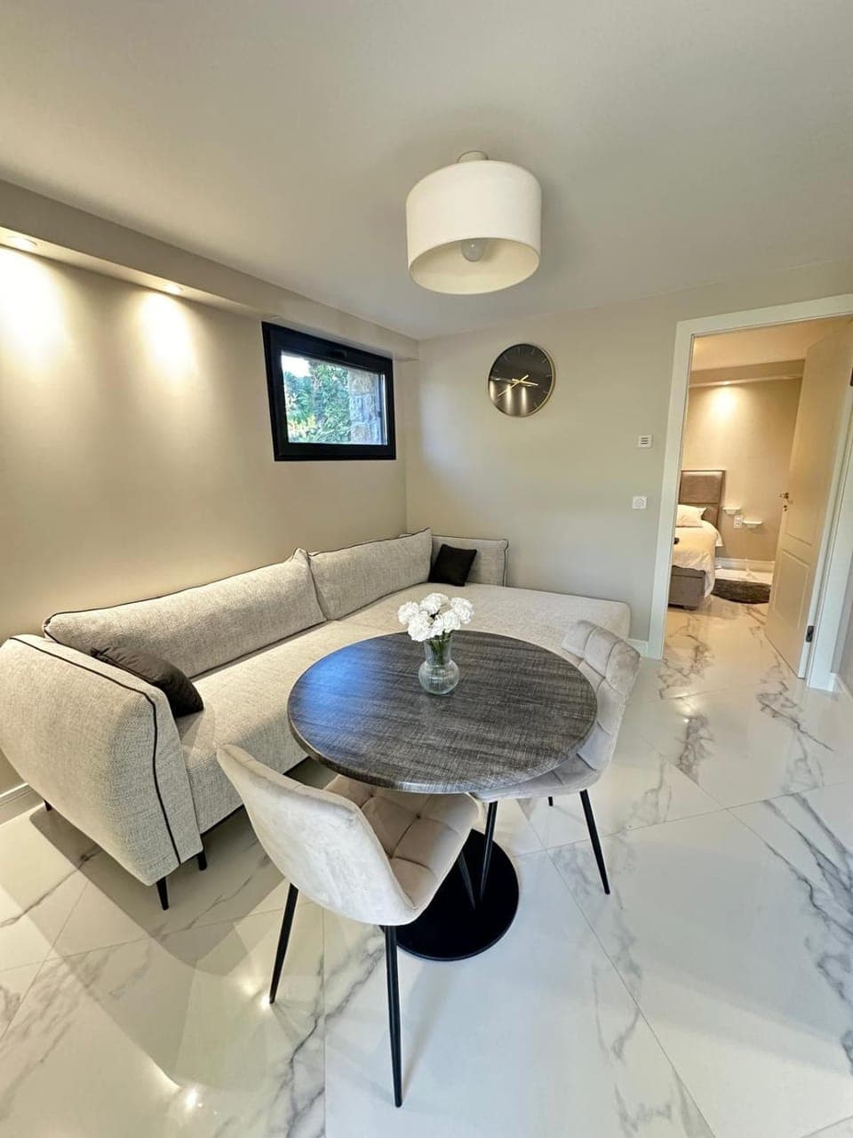 TV and multimedia, Living room, Seating area, Dining area