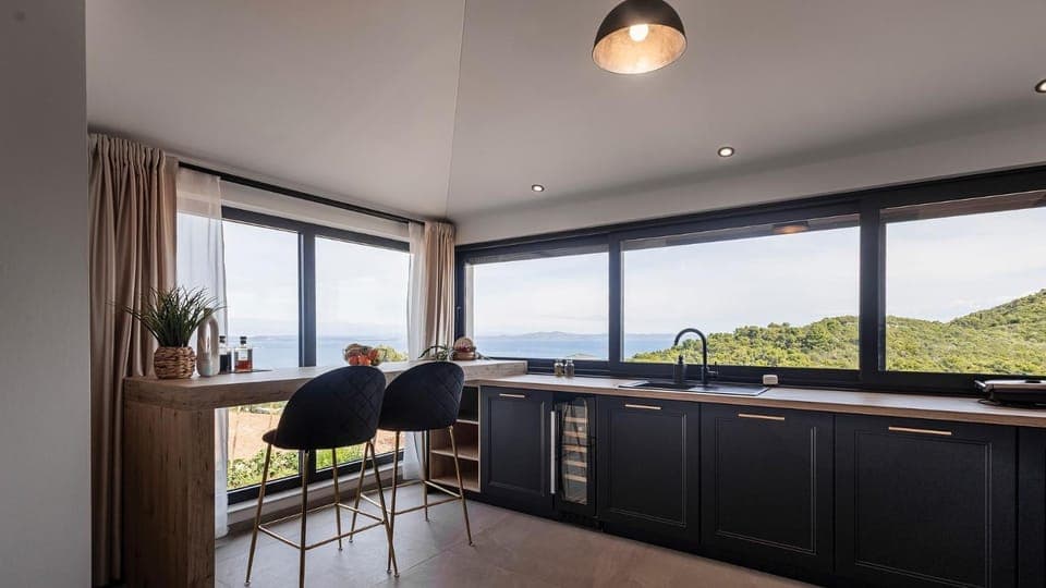 Kitchen or kitchenette, Seating area, Dining area, air conditioner