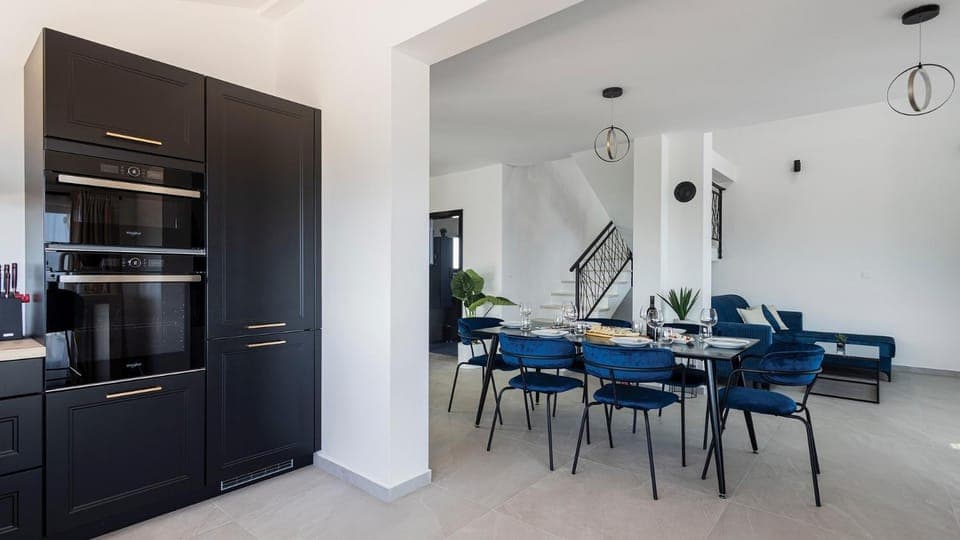 Kitchen or kitchenette, Seating area, Dining area, air conditioner