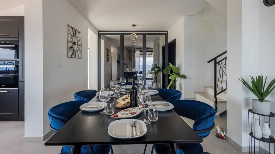 Seating area, Dining area, air conditioner