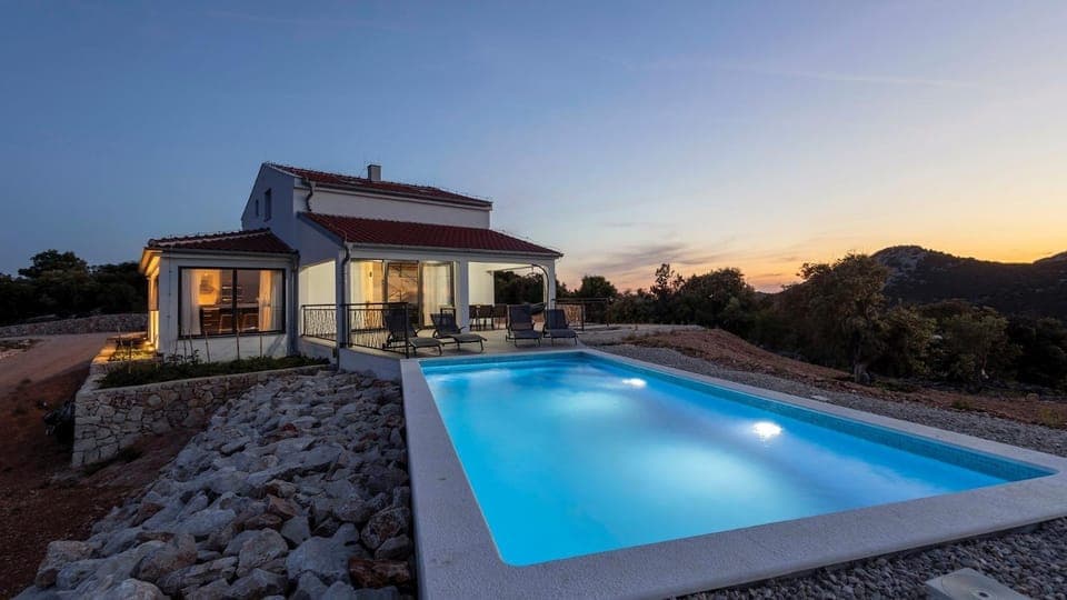 Property building, Garden, Balcony/Terrace, Seating area, Swimming pool