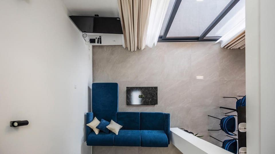 Living room, Seating area, air conditioner