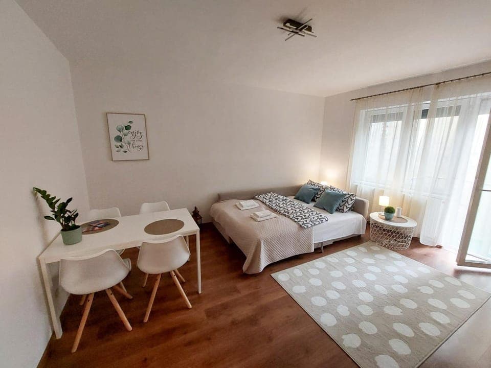 Bed, Living room, Photo of the whole room, Seating area, Dining area