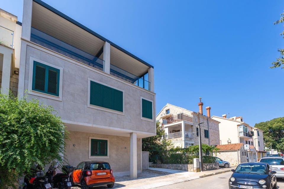 Property building, Street view